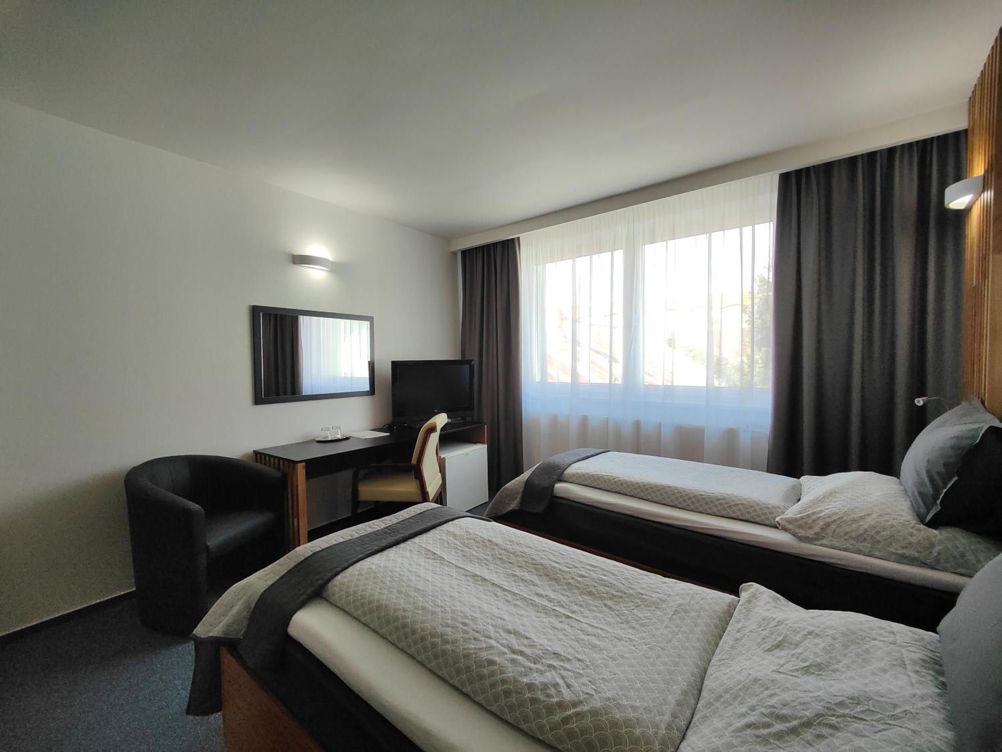 Hotel P7 Lucenec Luaran gambar