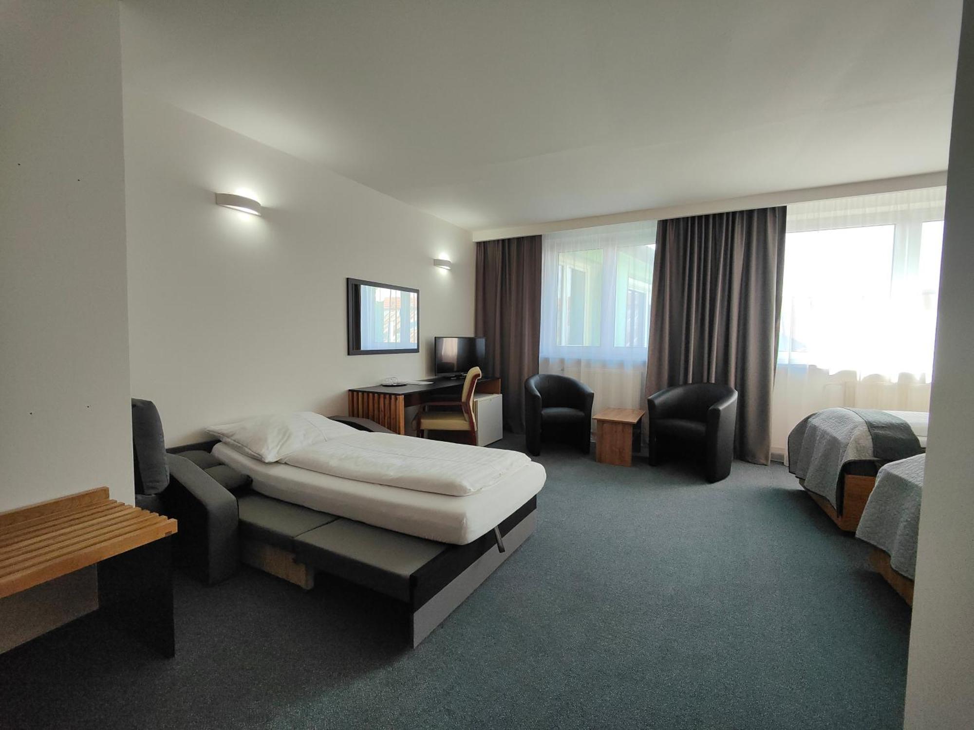 Hotel P7 Lucenec Luaran gambar