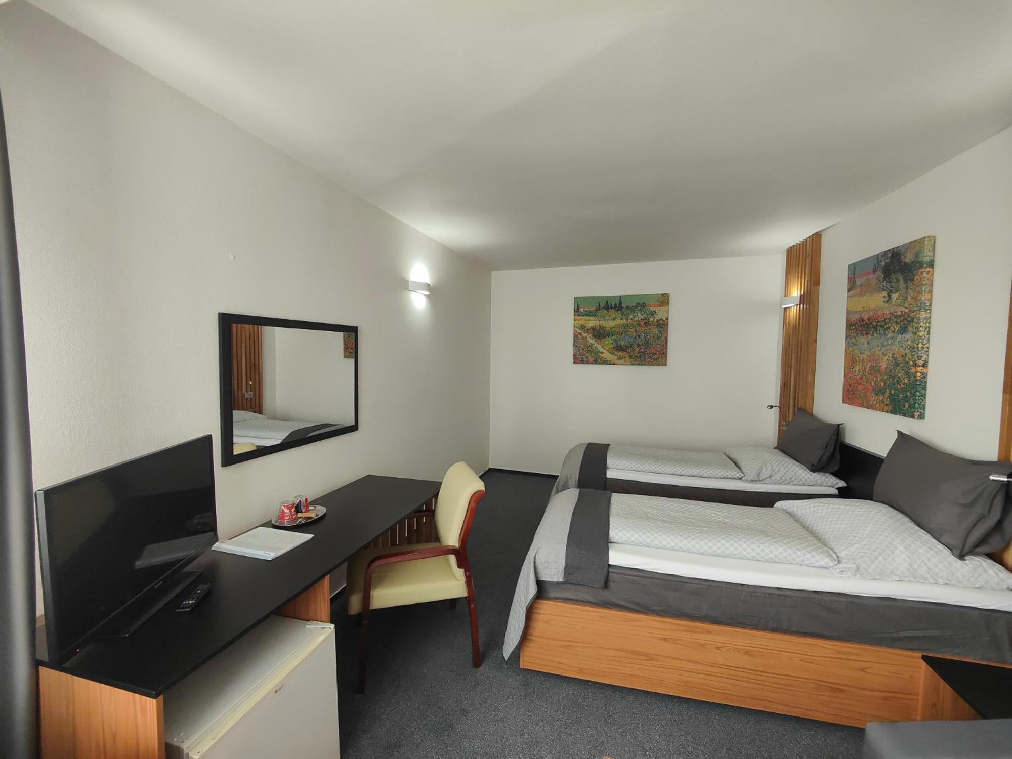 Hotel P7 Lucenec Luaran gambar